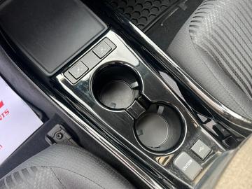 Toyota Prius Prime 2022 - Thumbnail 24