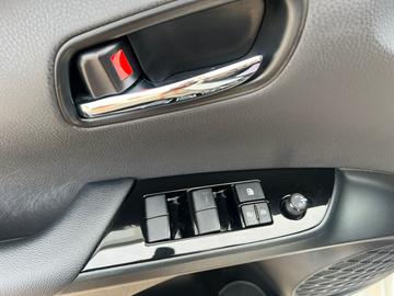 Toyota Prius Prime 2022 - Thumbnail 11