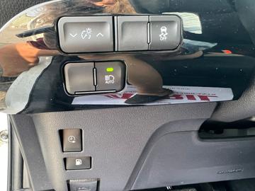 Toyota Prius Prime 2022 - Thumbnail 14