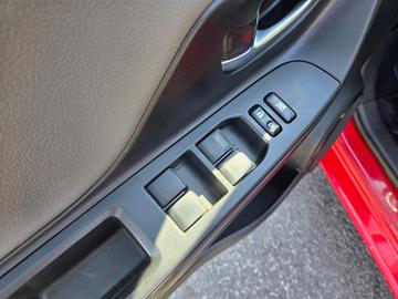 Toyota Yaris Hatchback 2018 - Thumbnail 11