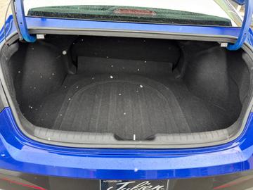 Hyundai Elantra 2024 - Thumbnail 5