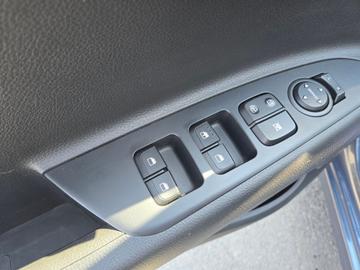 Kia Rio 5-Door 2023 - Thumbnail 9