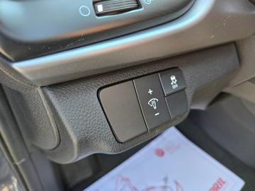 Kia Rio 5-Door 2023 - Thumbnail 11