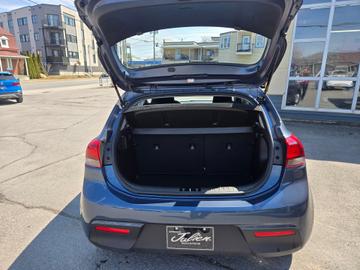 Kia Rio 5-Door 2023 - Thumbnail 6