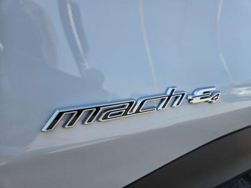 Ford Mustang Mach-E 2023 - Thumbnail 9