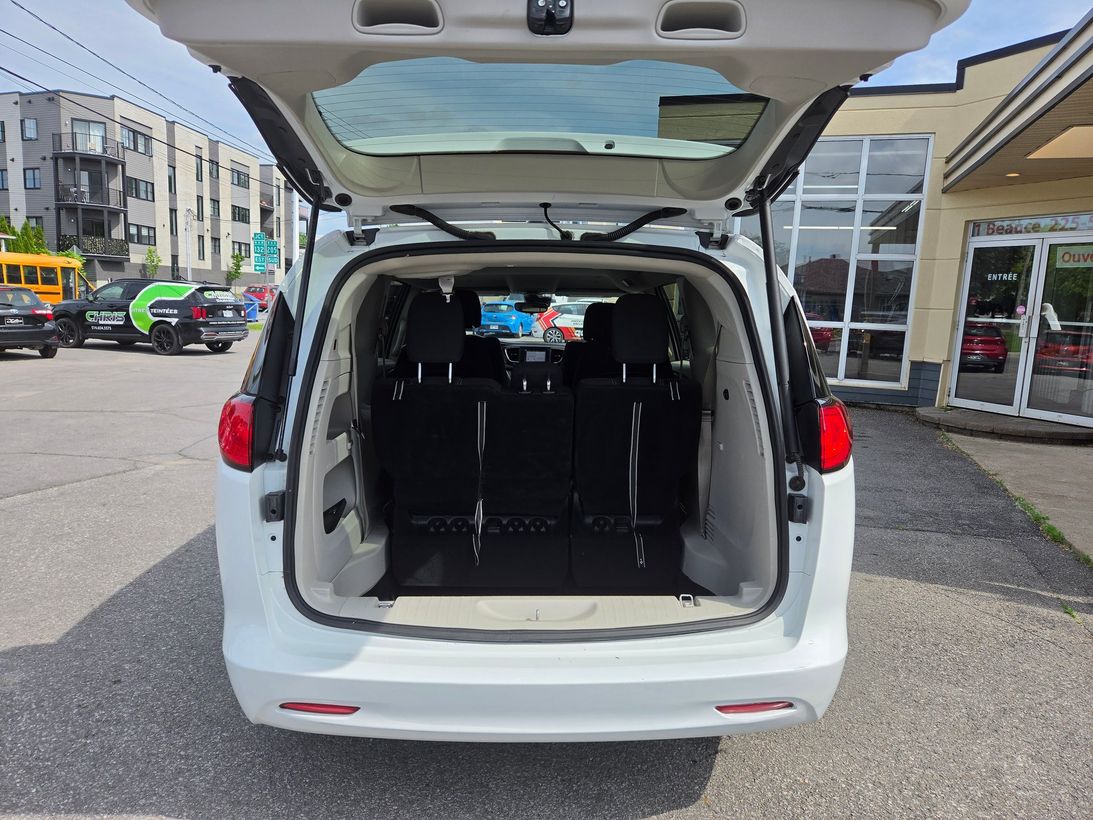 Chrysler Grand Caravan 2023 - Thumbnail 9