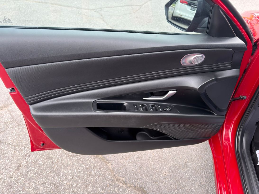 Hyundai Elantra 2023 - Thumbnail 10