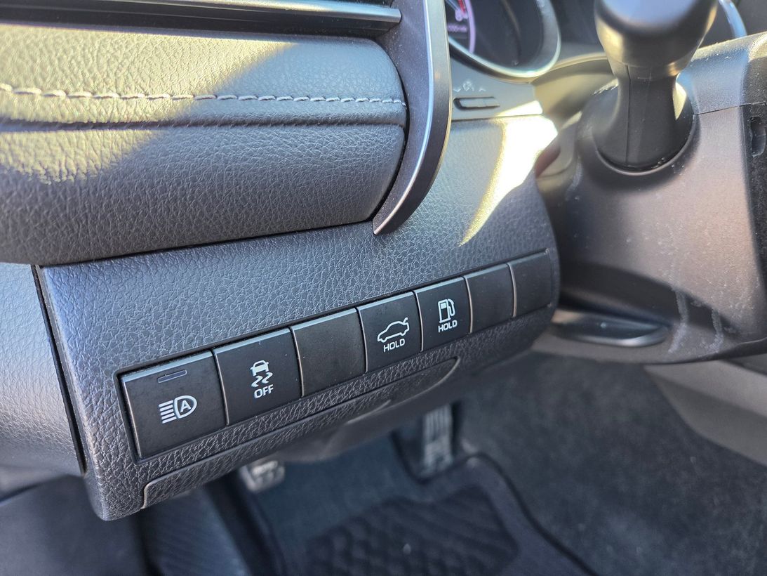 Toyota Camry 2019 - Thumbnail 16