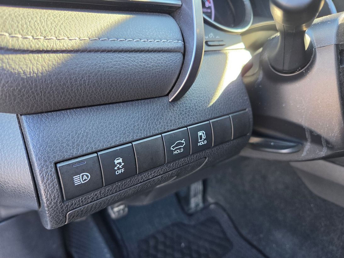 Toyota Camry 2019 - Thumbnail 18
