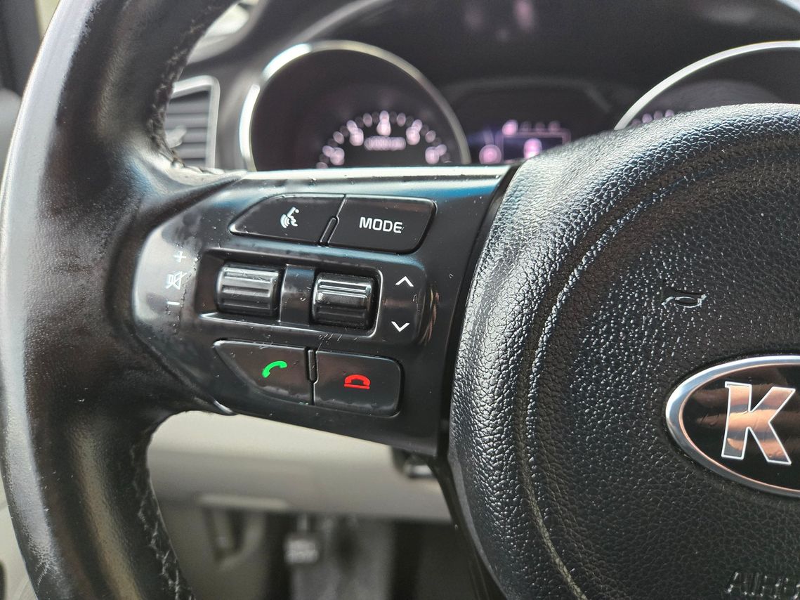Kia Sedona 2016 - Image 18