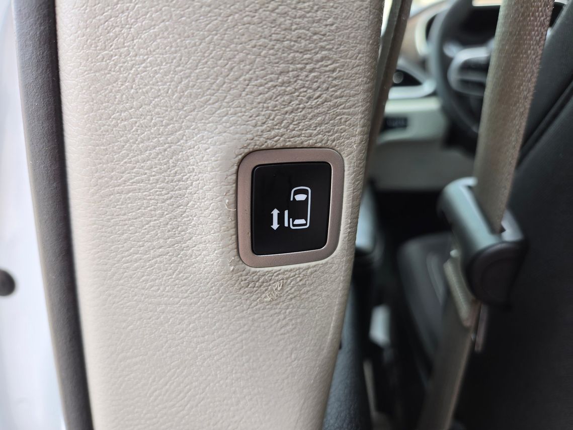 Chrysler Grand Caravan 2023 - Image 28