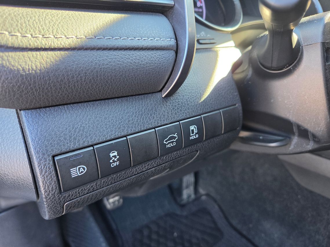 Toyota Camry 2019 - Image 18